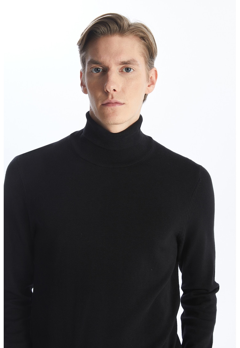 Pulover tricotat fin cu guler inalt - Negru