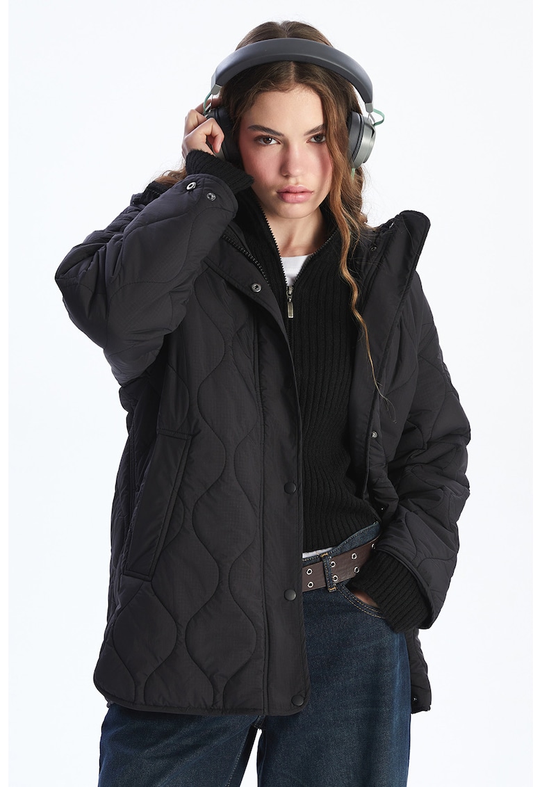 Jacheta lejera cu gluga