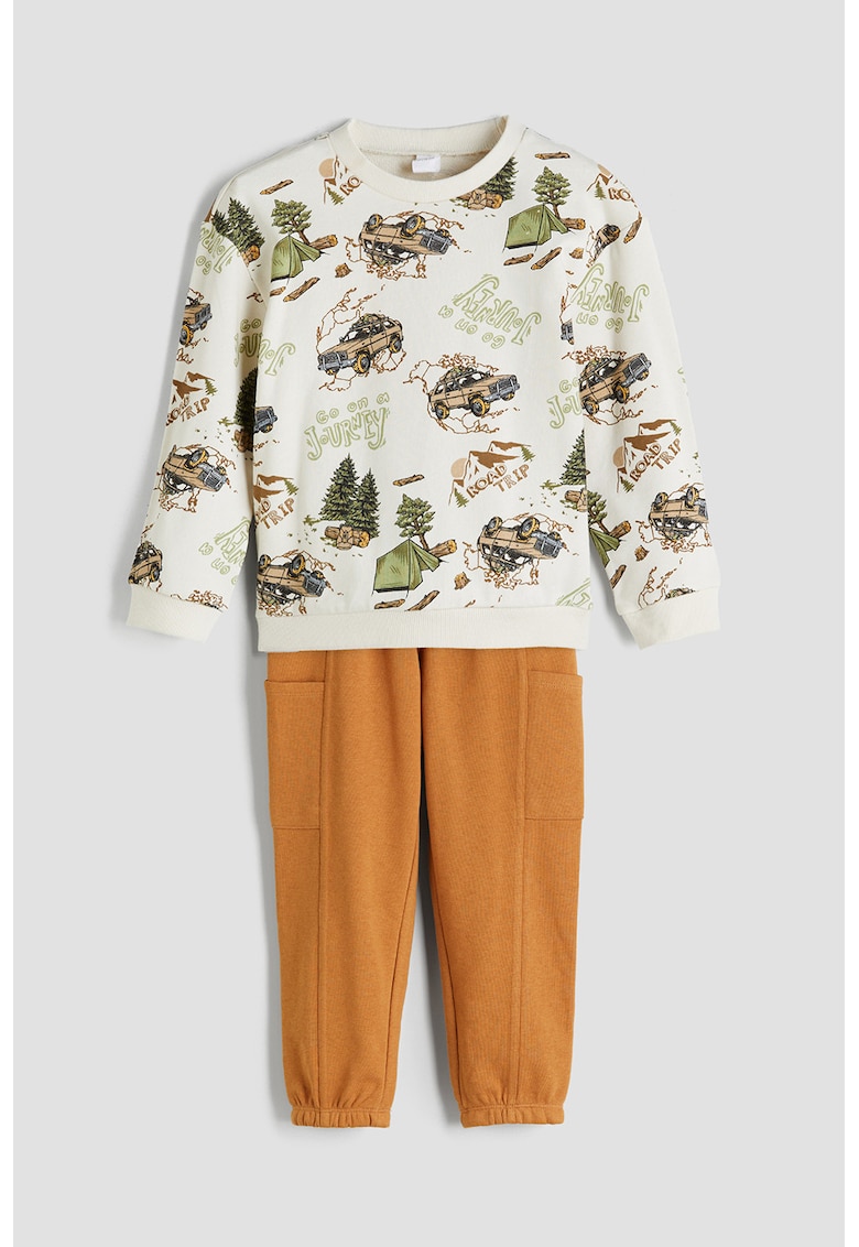 Trening cu imprimeu grafic