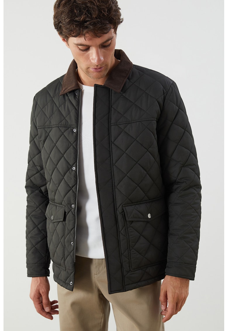 Jacheta matlasata cu guler