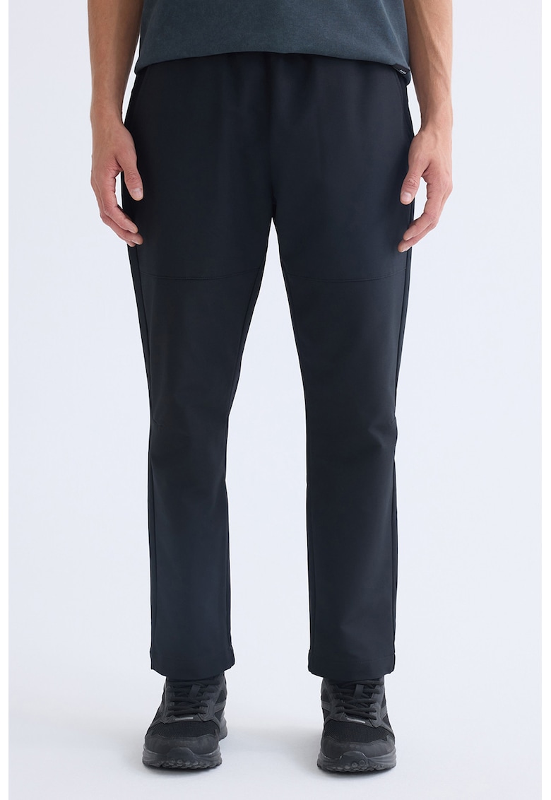 Pantaloni conici de trening