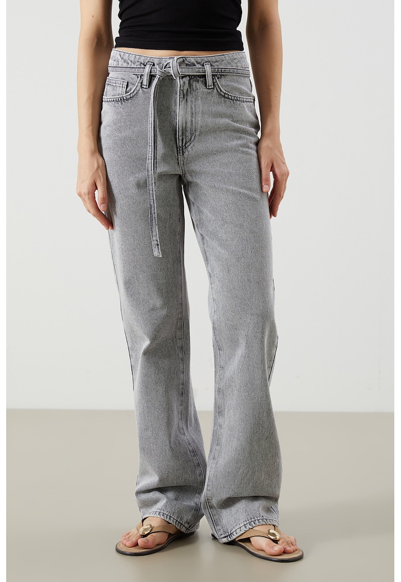 Blugi cu talie medie si croiala ampla