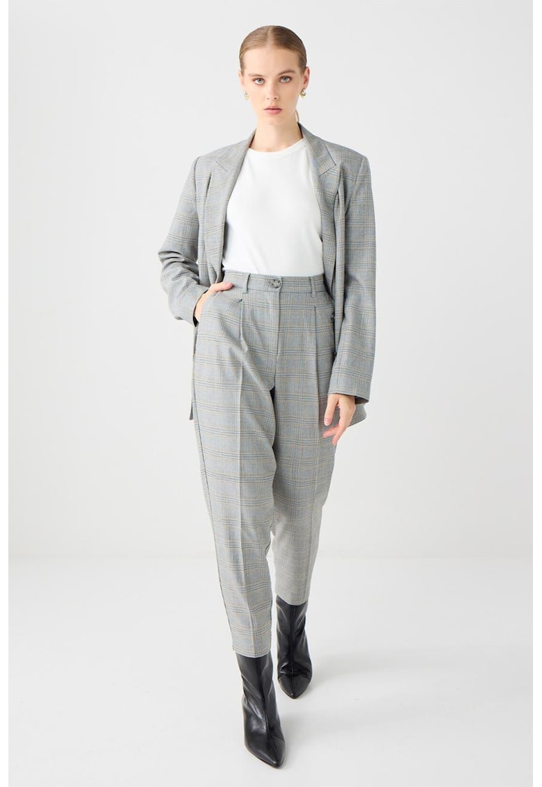 Pantaloni conici cu model in carouri si detalii pensa