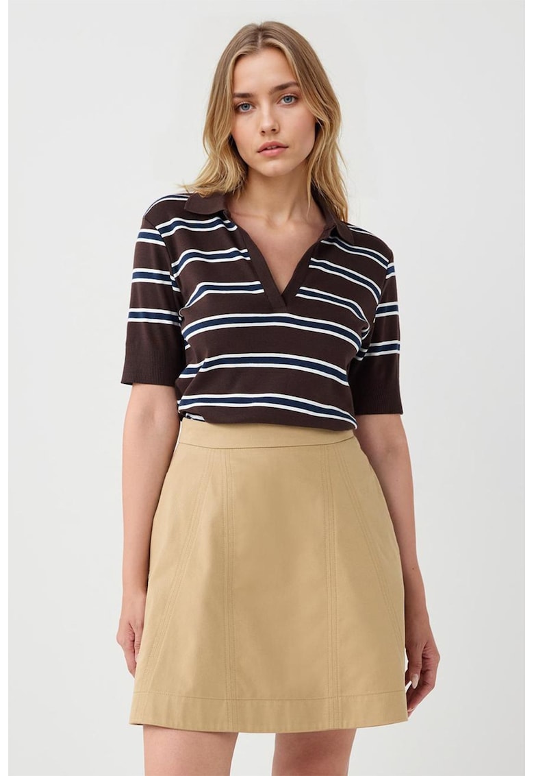 Tricou cu decolteu in V si dungi