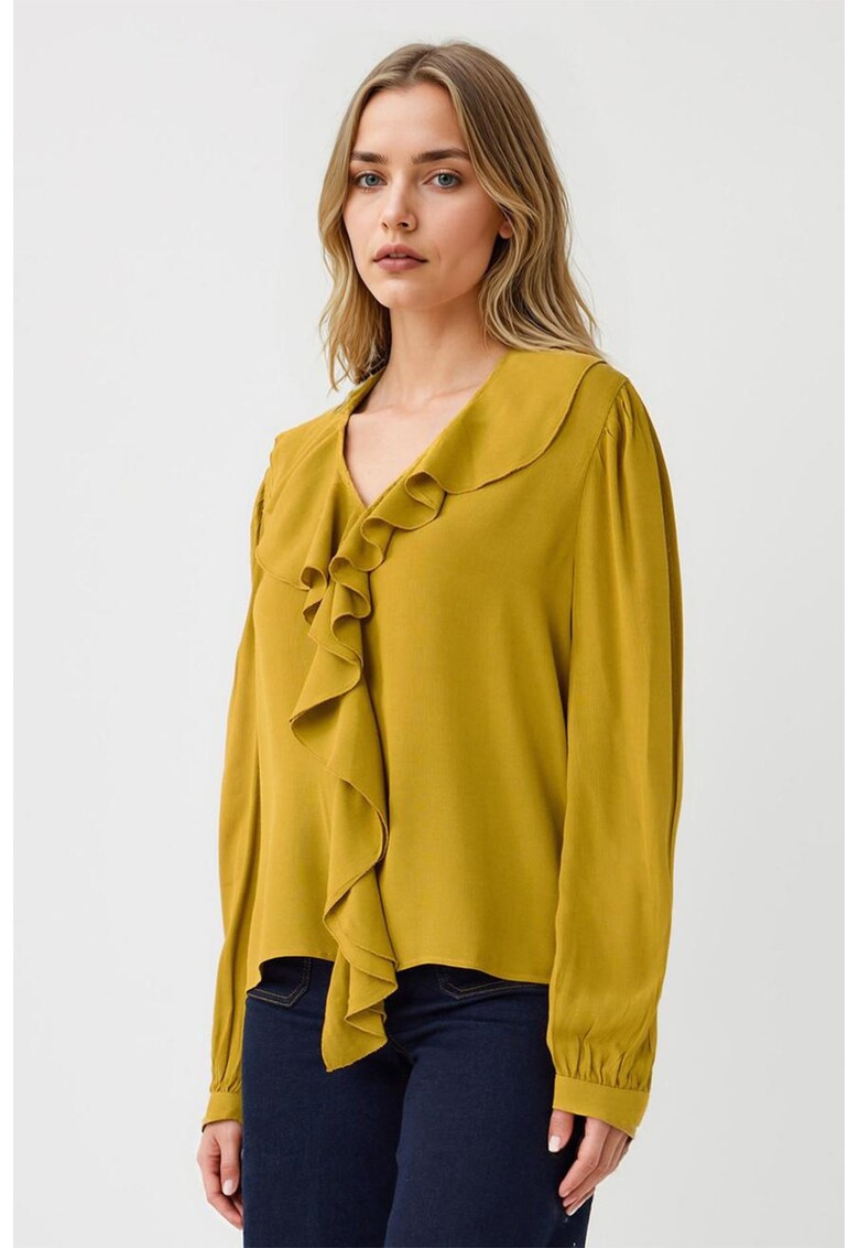 Bluza cu decolteu in V si volane