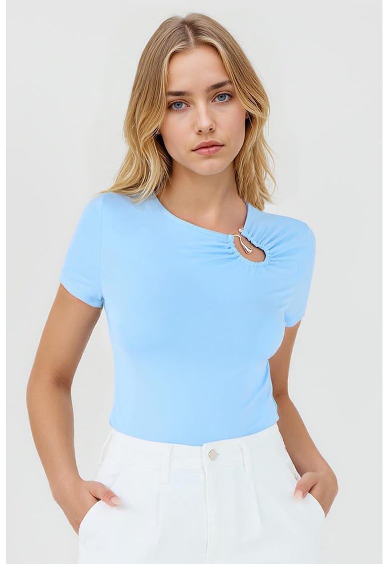 Tricou cu design asimetric