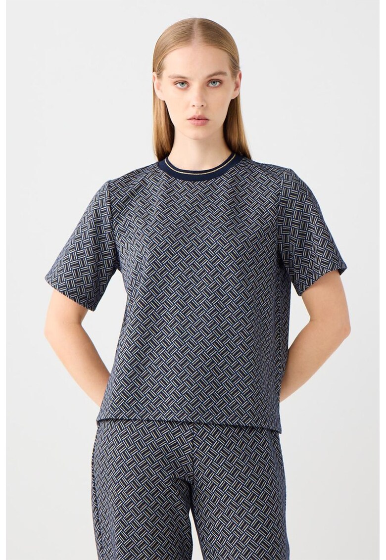 Tricou cu decolteu la baza gatului cu model - Bleumarin