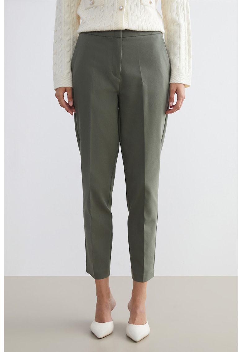 Pantaloni regular fit cu model uni si talie medie