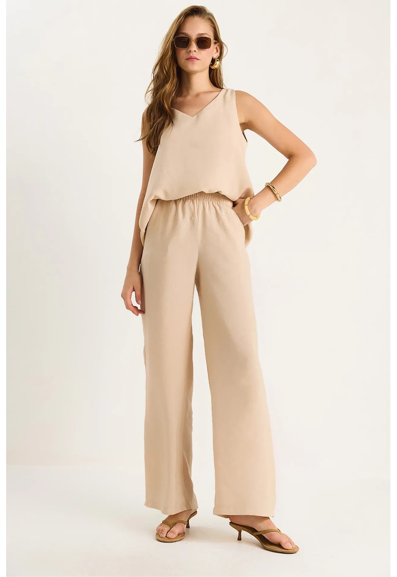 Costum dama - set doua piese - decolteu in V - pantaloni lati - bej - bumbac -