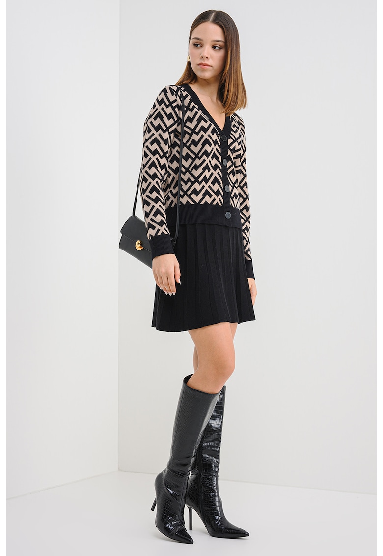 Cardigan cu decolteu in V si nasturi