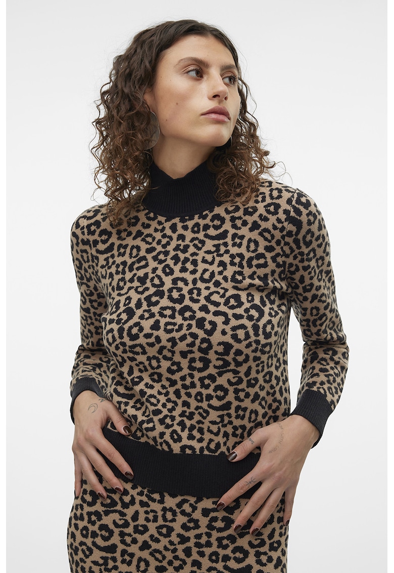 Pulover cu maneci lungi si model