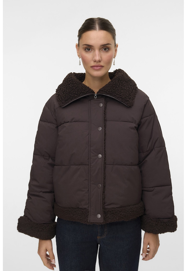 Geaca matlasata cu detalii din material teddy
