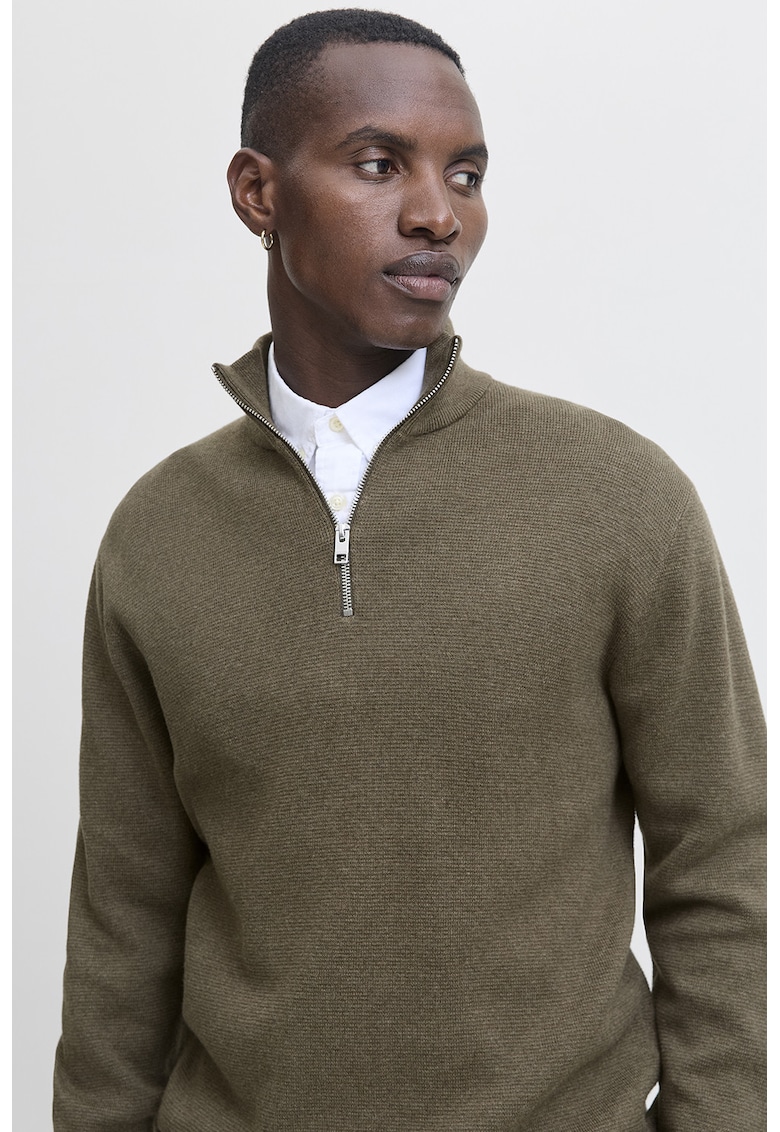 Pulover cu fenta cu fermoar Pulover cu fenta cu fermoar