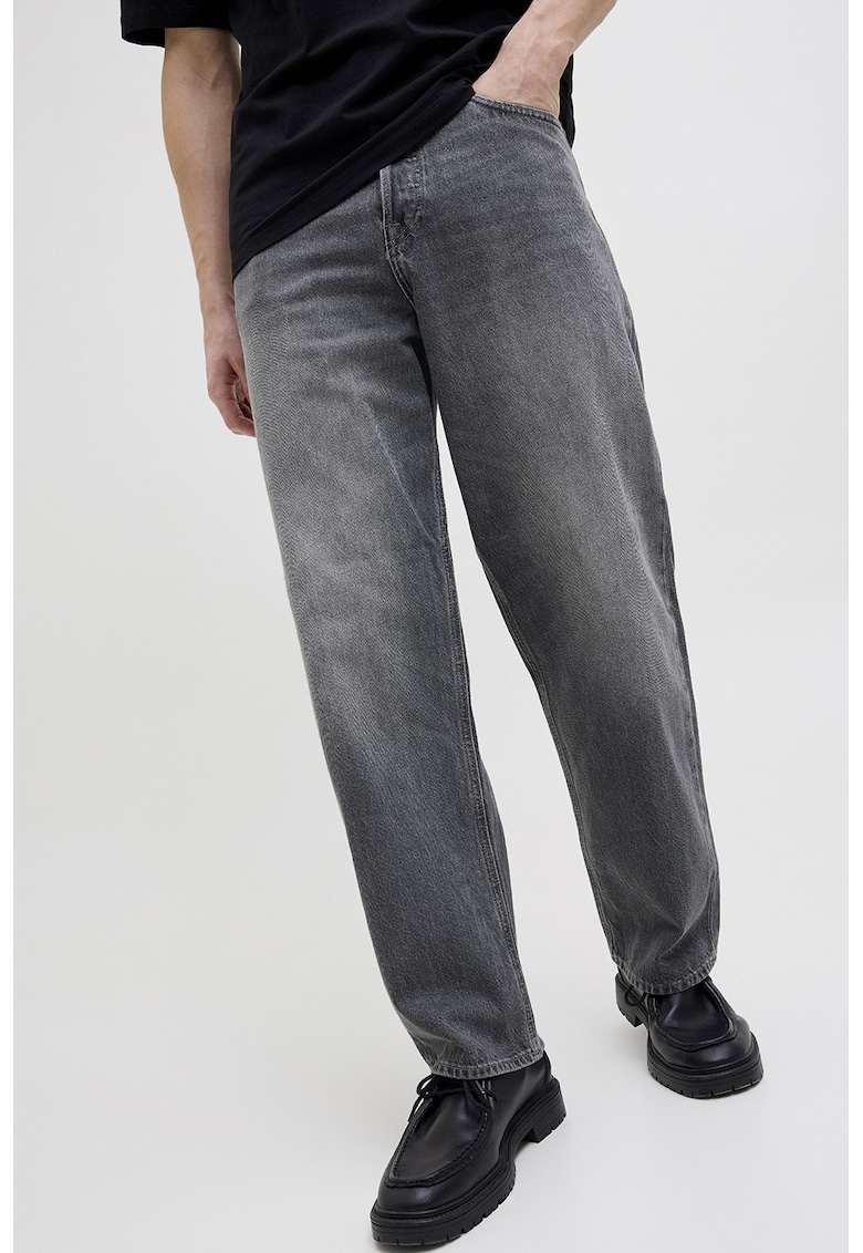 Blugi cu croiala baggy si model cu 5 buzunare Blugi cu croiala baggy si model cu 5 buzunare