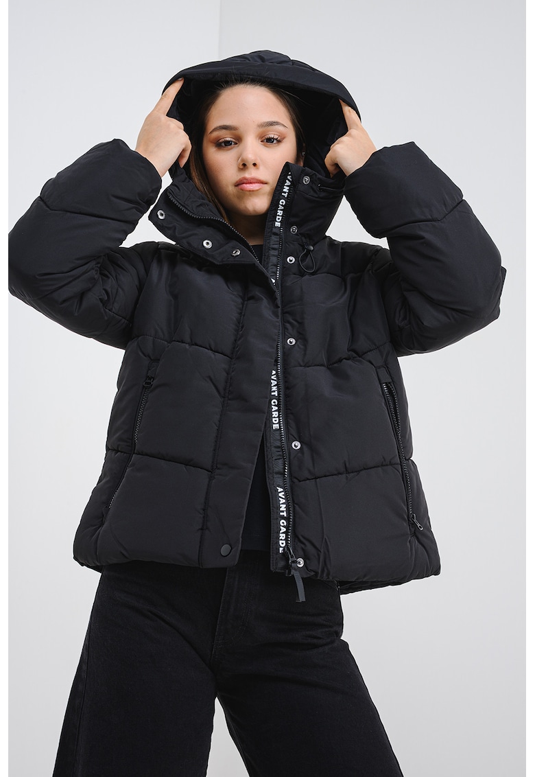 Geaca cu gluga si buzunare