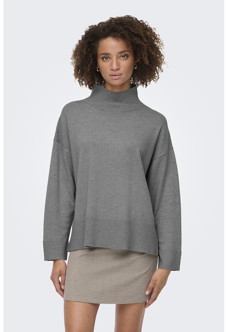 Pulover cu guler inalt si slituri laterale la terminatie