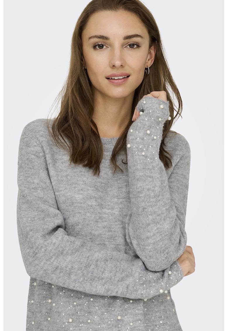 Pulover cu aplicatie din margele