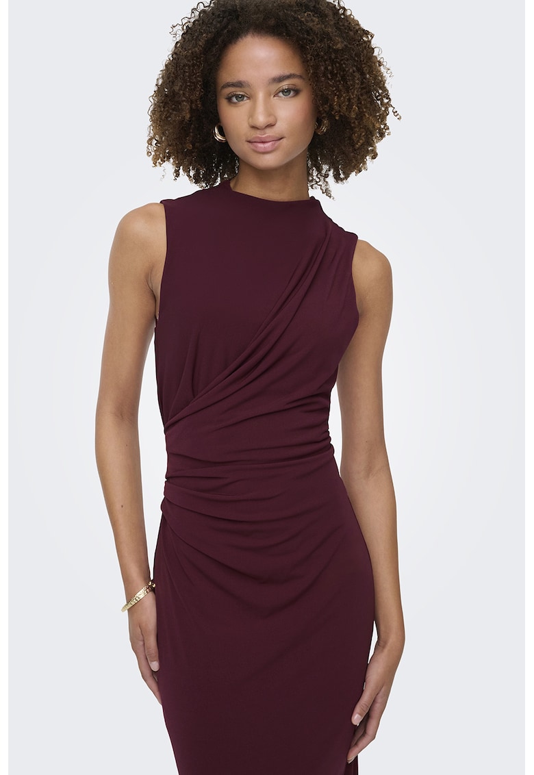 Rochie lunga cu fronseuri si slit pe partea din spate