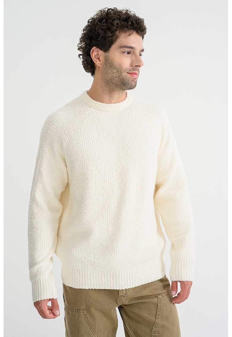 Pulover cu maneci raglan si decolteu la baza gatului