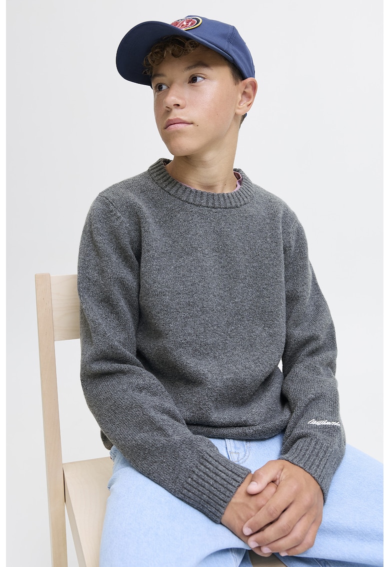 Pulover tricotat uni cu decolteu la baza gatului