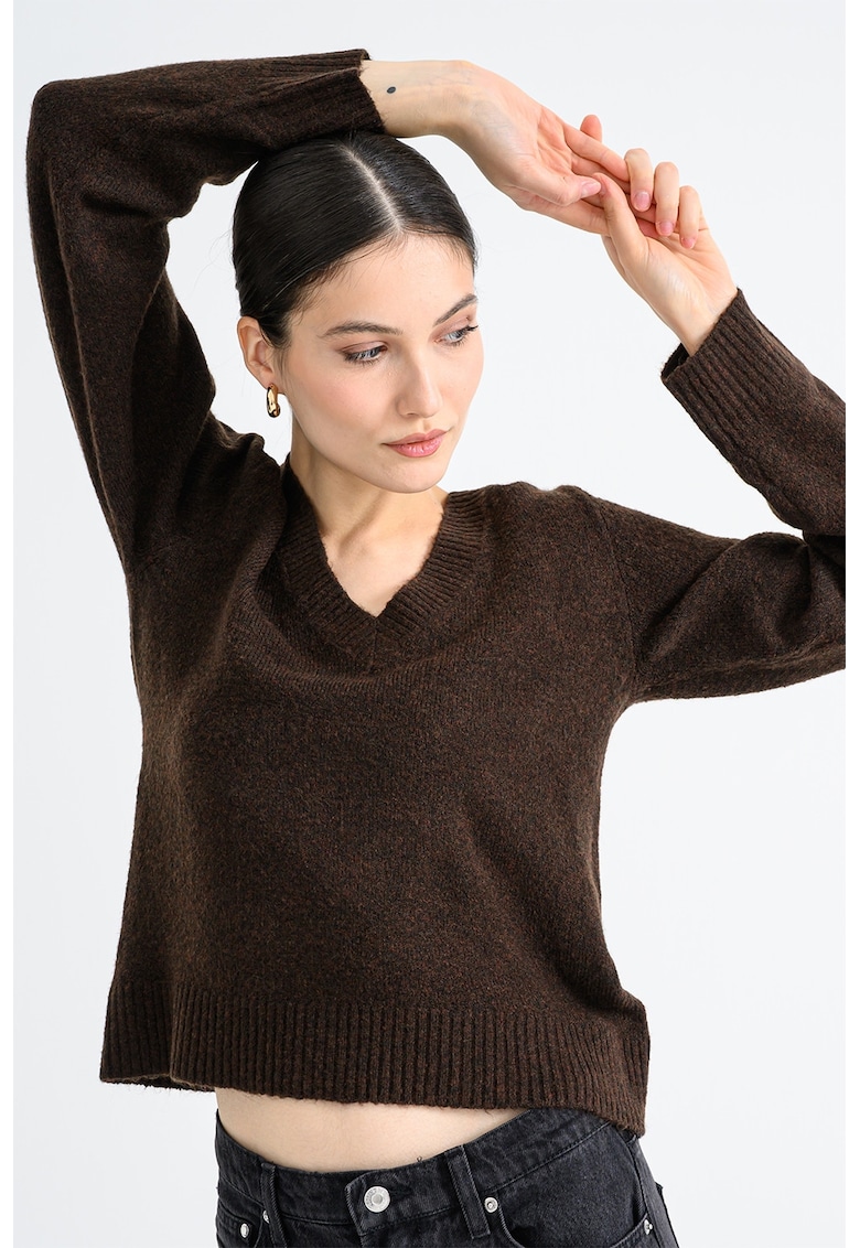 Pulover lejer cu decolteu in V - Maro inchis