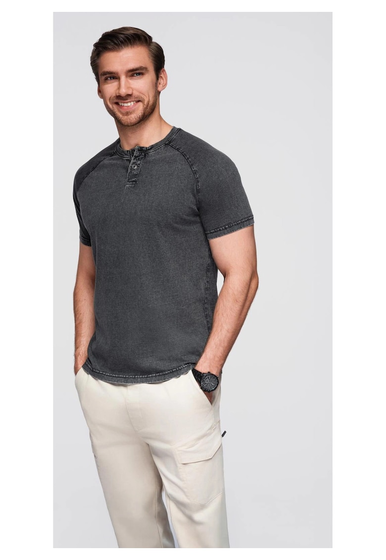 Tricou cu efect decolorat si nasturi la decolteu OM-TSWT-0150 - Negru