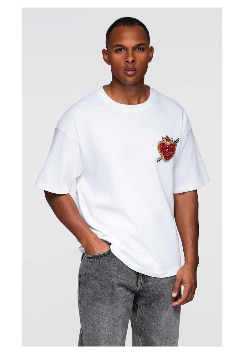 Ombre Tricou din bumbac cu aplicatie bijuterie pe piept OM-TSCT-0290 - Alb