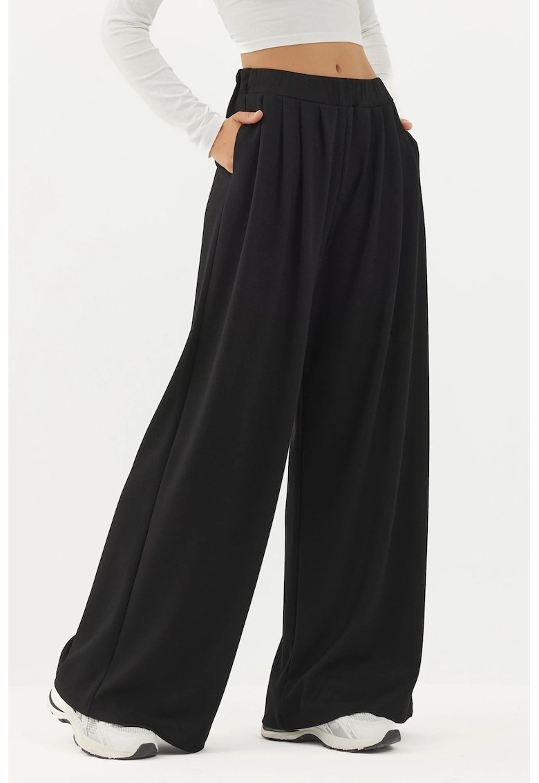 Pantaloni dama - plisati - croiala larga - negru - textil