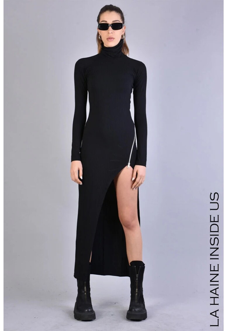 Rochie maxi cambrata - cu guler inalt si cu slit pe-o parte