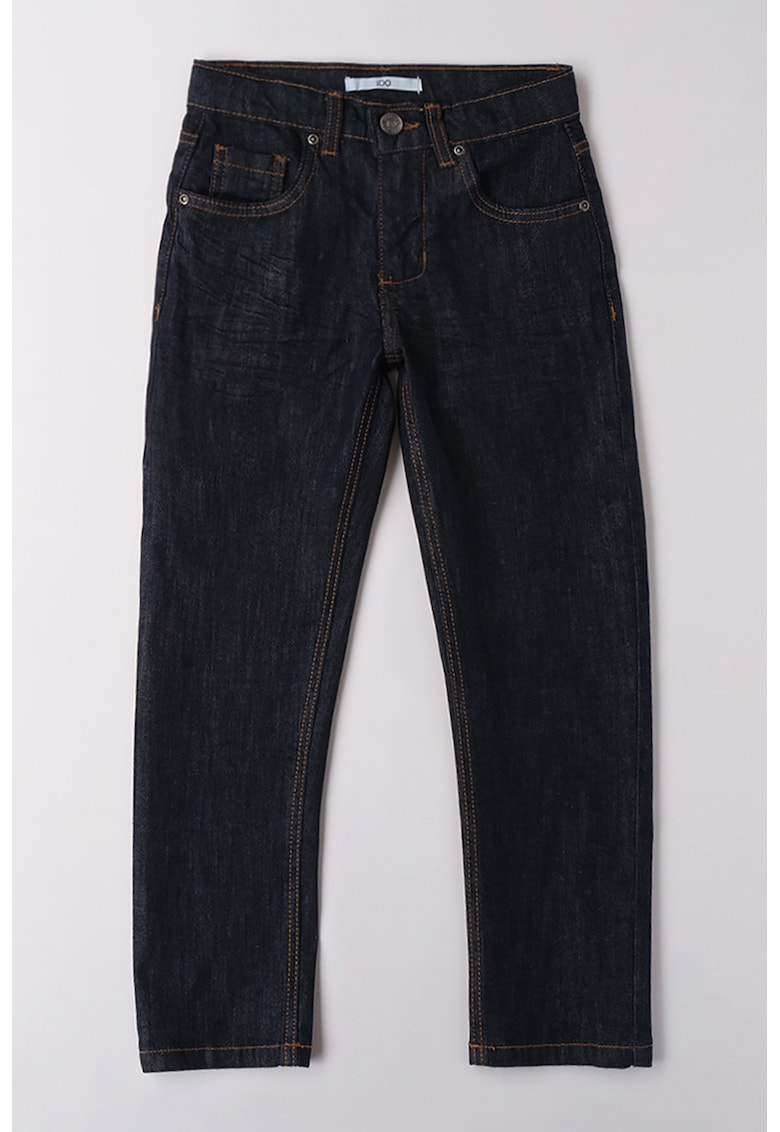 Blugi cu cusaturi contrastante