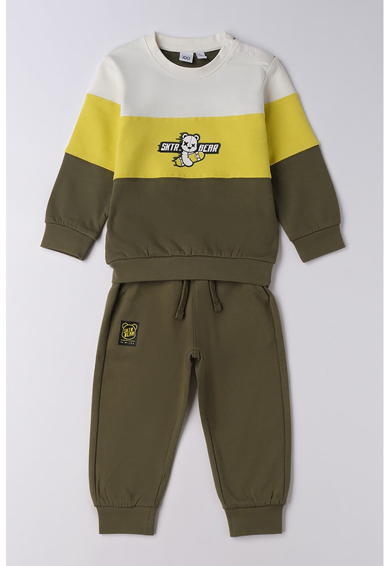 Set de bluza cu decolteu la baza gatului si pantaloni de trening - 2 piese