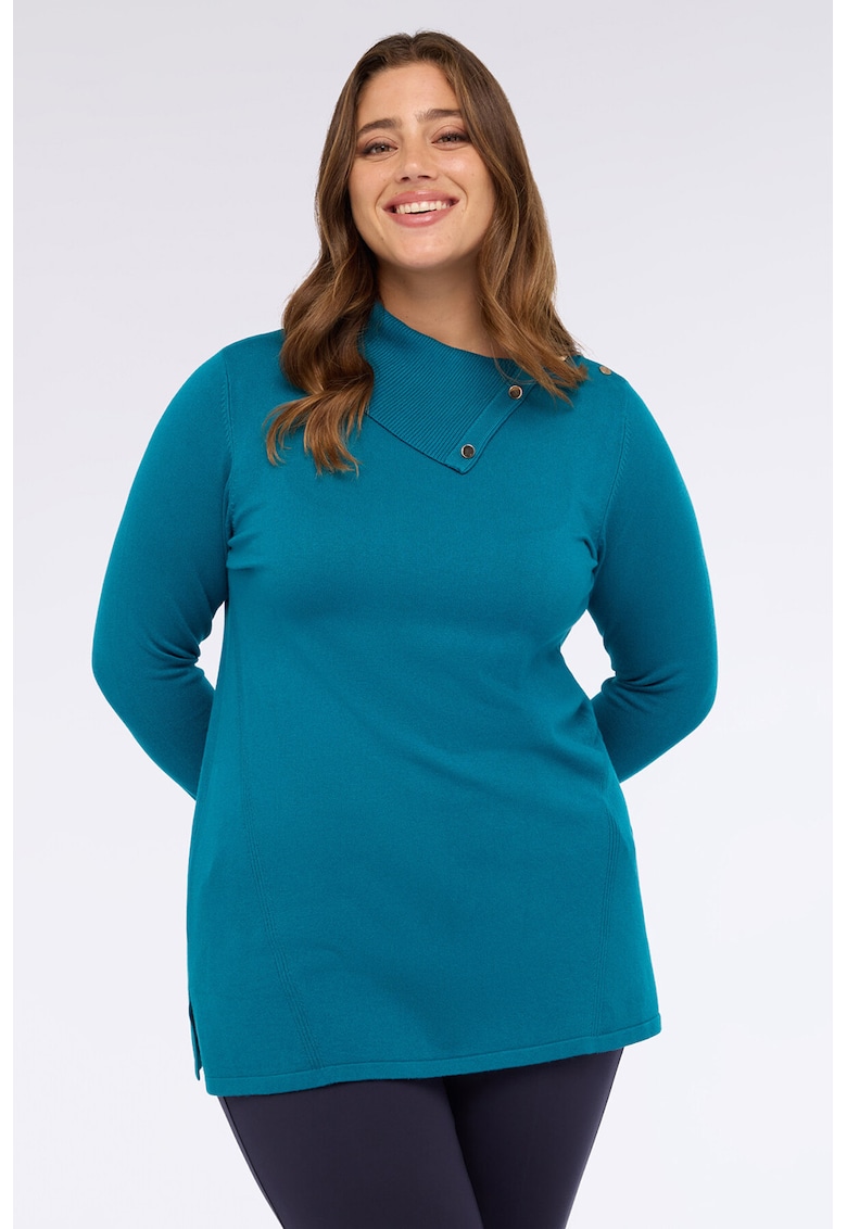 Pulover cu guler inalt triunghiular cu striatii