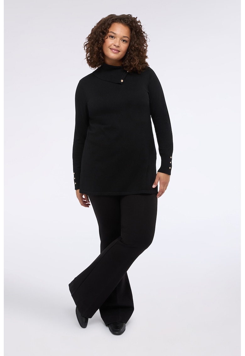 Pulover cu guler inalt triunghiular cu striatii