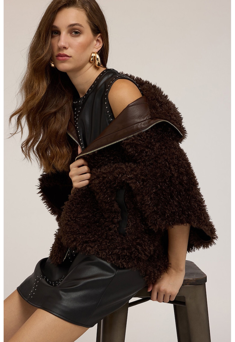 Jacheta reversibila pufoasa cu maneci 3/4