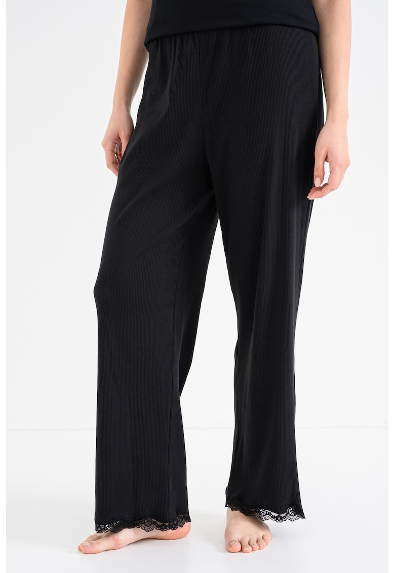 Pantaloni de pijama cu croiala ampla si garnitura din dantela