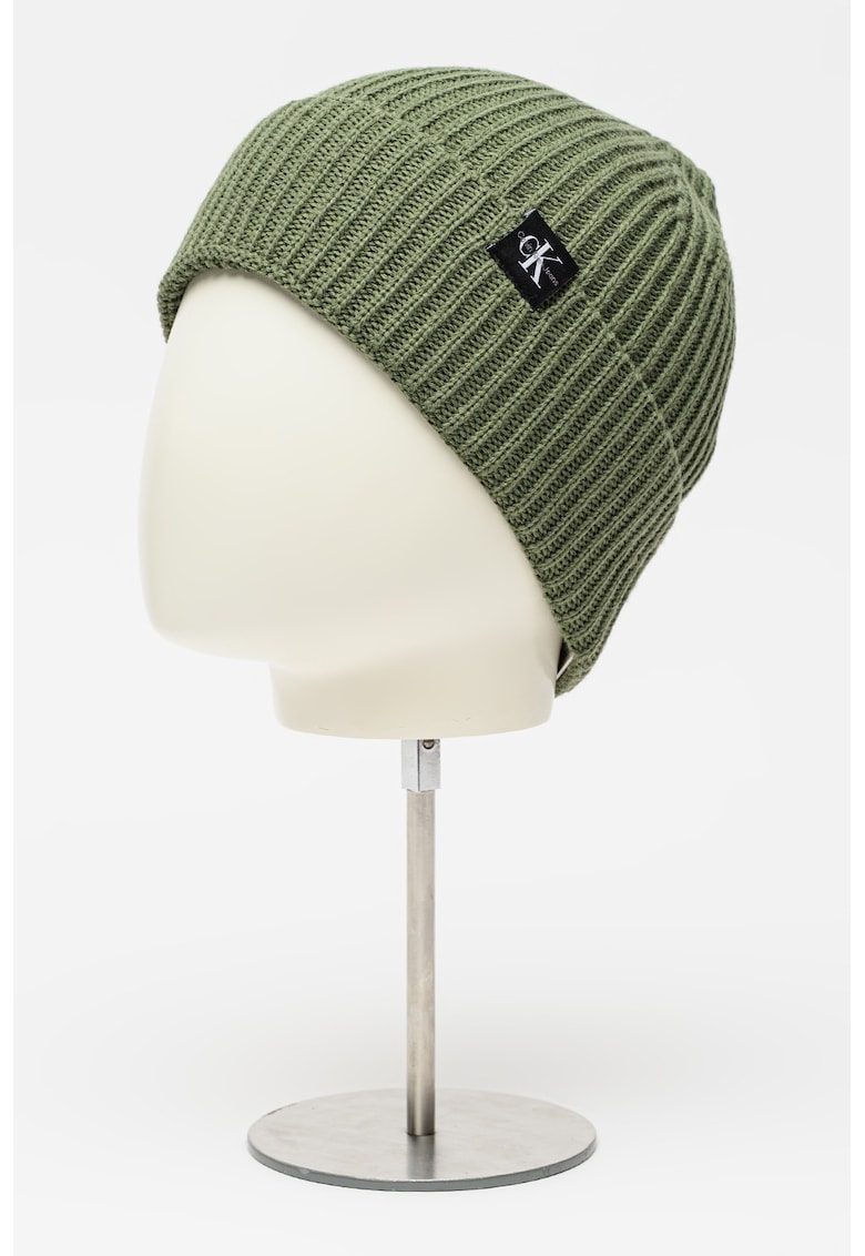 Caciula tricotata cu detaliu monograma