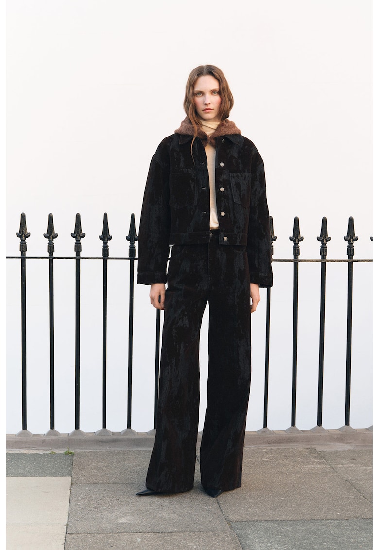 Blugi cu croiala ampla si talie inalta