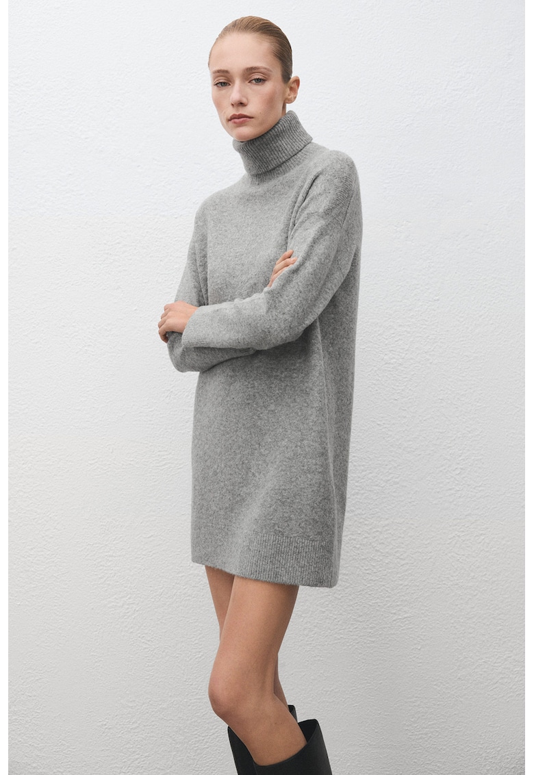 Rochie tricotata cu guler inalt