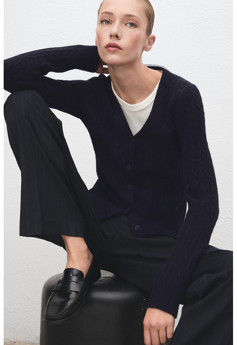 Cardigan cu decolteu in V si design torsade