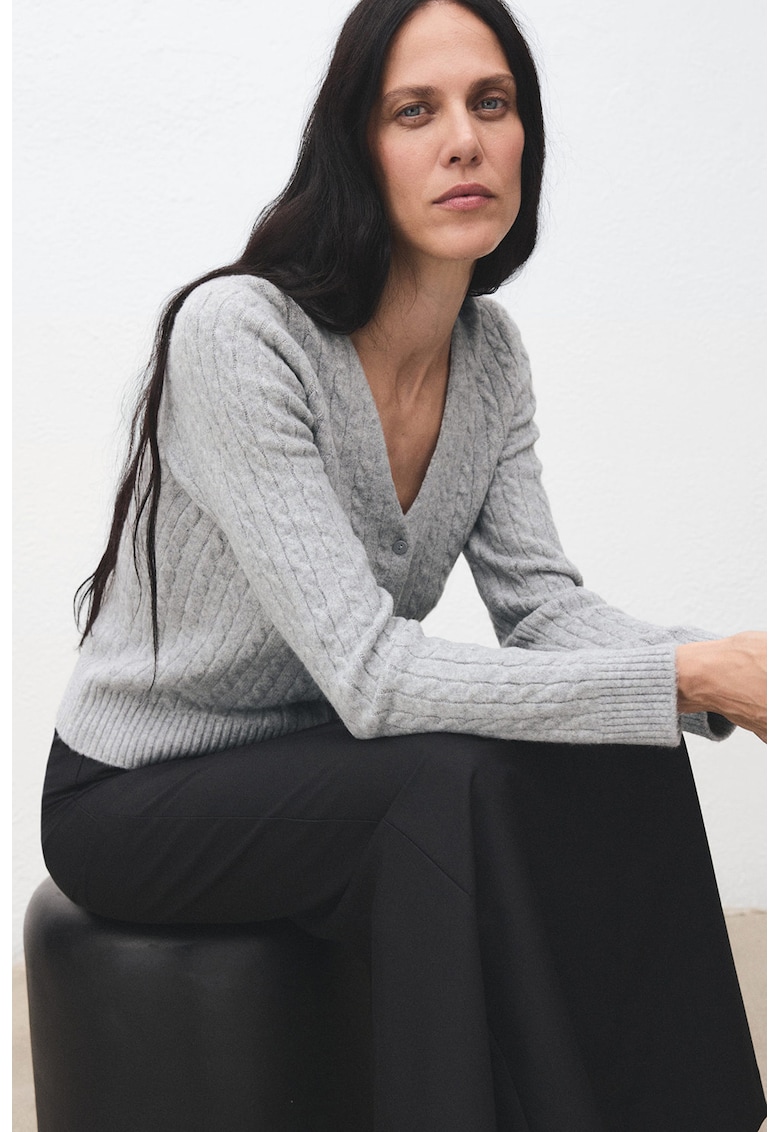 Cardigan cu decolteu in V si design torsade