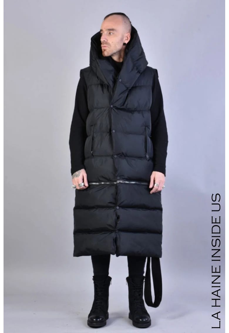 Vesta lunga supradimensioanta matlasata - cu guler amplu tip sal si inchidere frontala cu capse