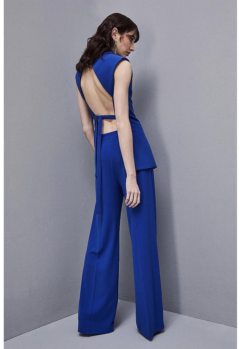 Vesta cu spatele gol si inchidere la un singur rand de nasturi