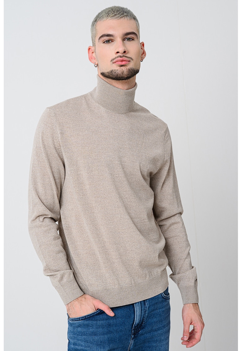 Pulover din lana cu guler inalt