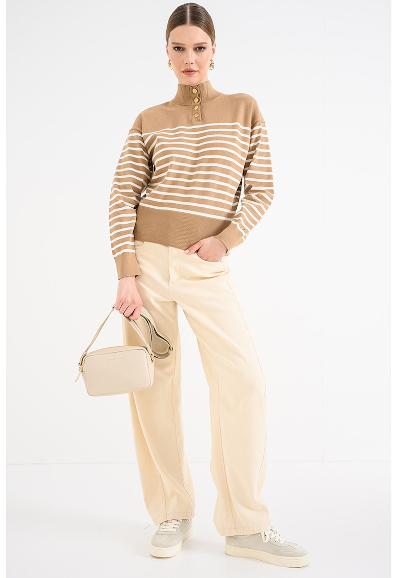 Pulover din amestec de bumbac organic cu fenta cu nasturi si dungi