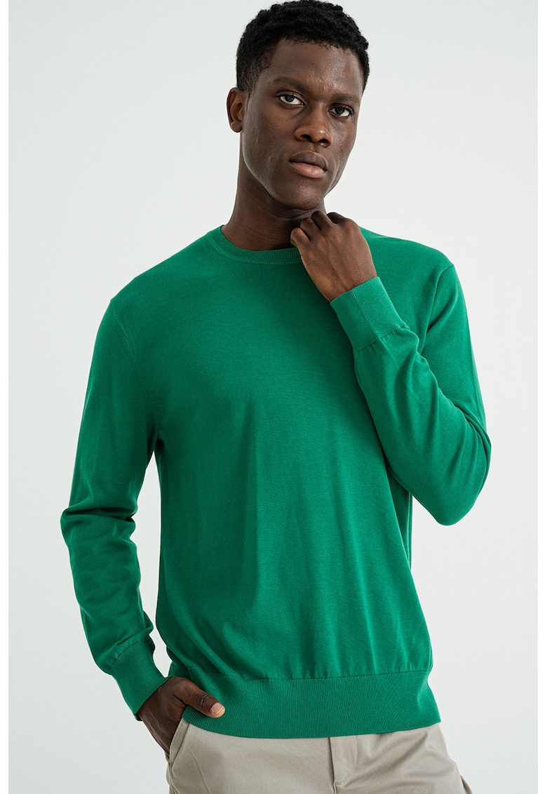 Pulover uni cu decolteu la baza gatului