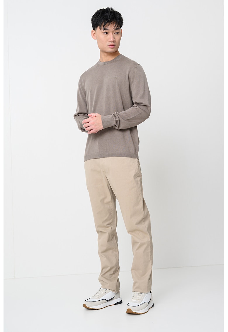 Pulover din lana cu decolteu la baza gatului