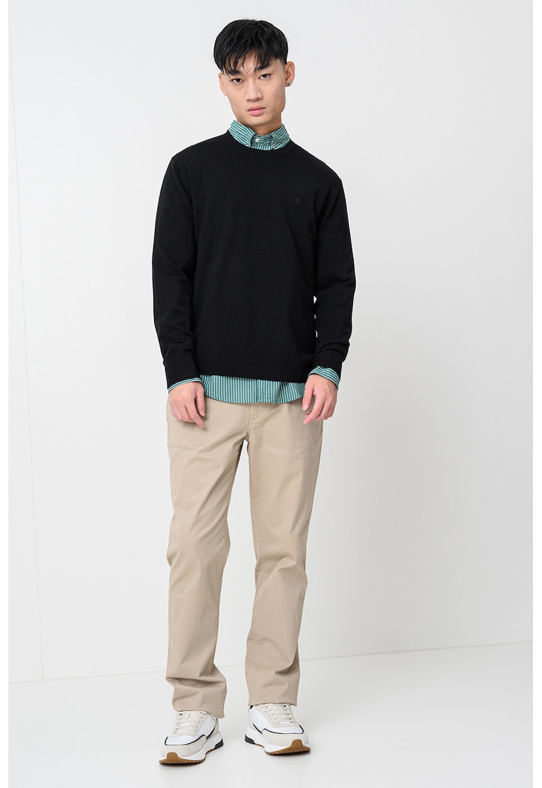 Pulover din lana cu decolteu la baza gatului