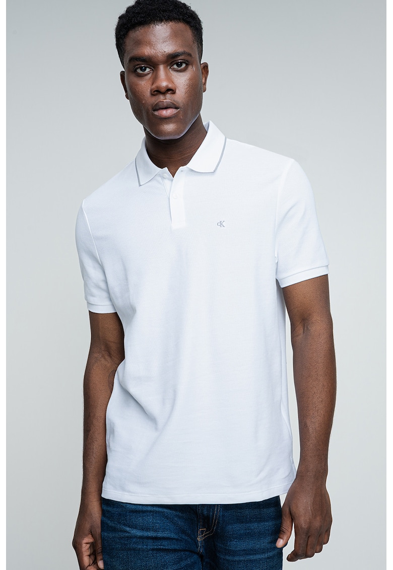 Tricou polo cu fenta cu nasturi