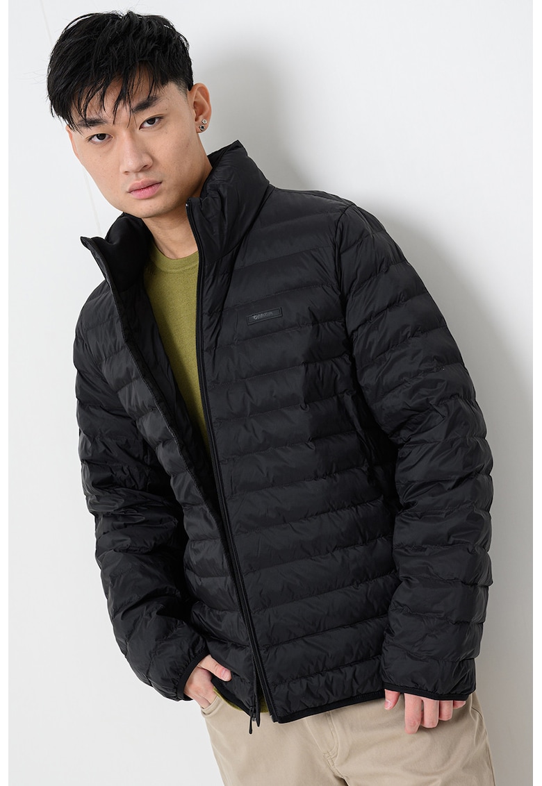 Jacheta usoara cu fermoar si guler inalt