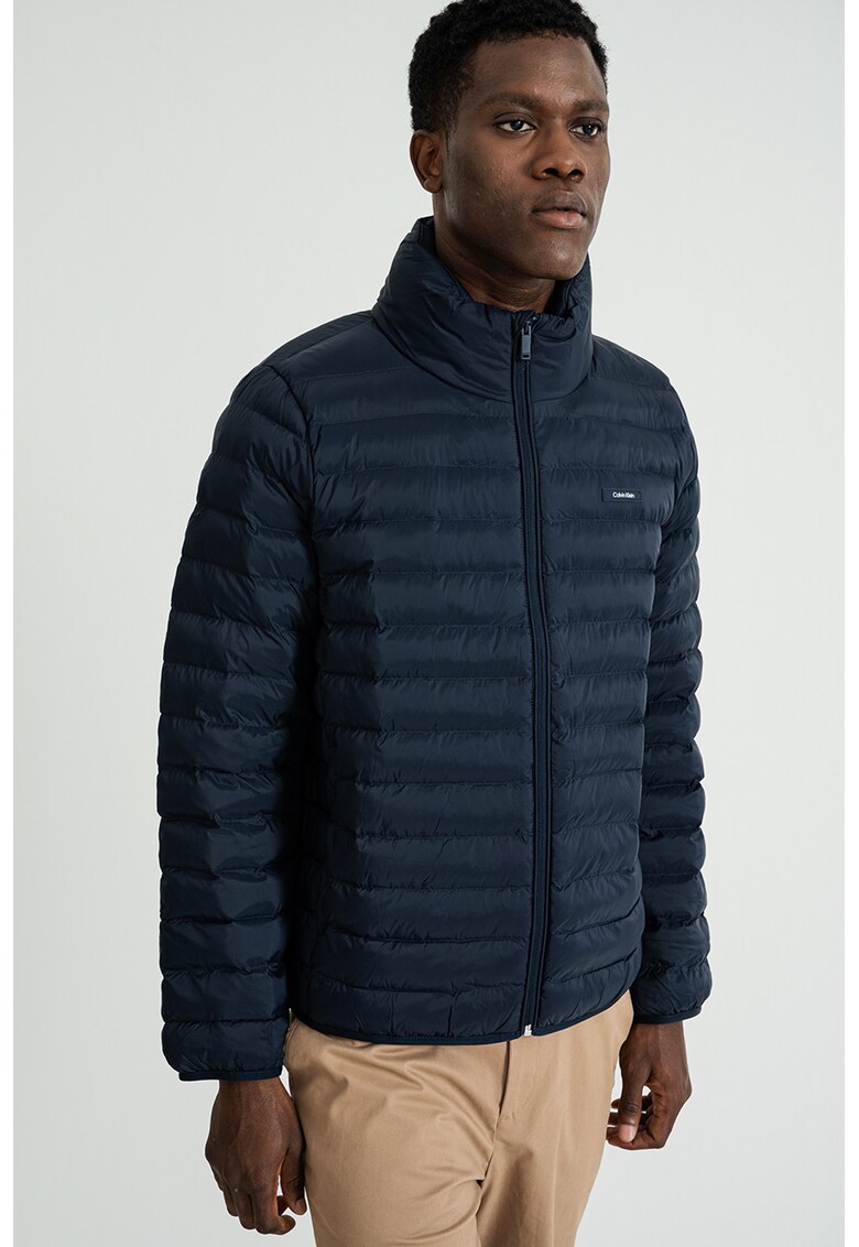 Jacheta usoara cu fermoar si guler inalt